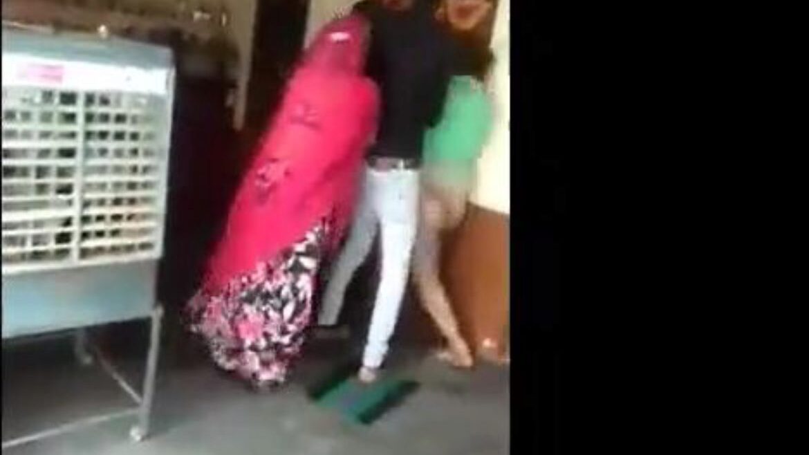 rajasthani suman bhabhi desi hot bhabhi πιάστηκε με κόκκινο χέρι με τον bf