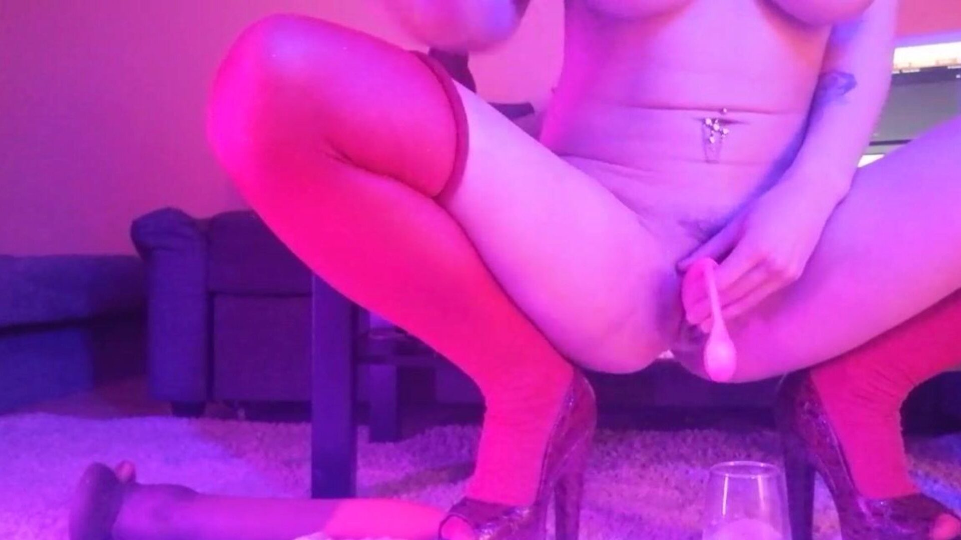 Girl Jerk Off Pussy With Toy And Fucks Herself In The Ass A Sex Toy