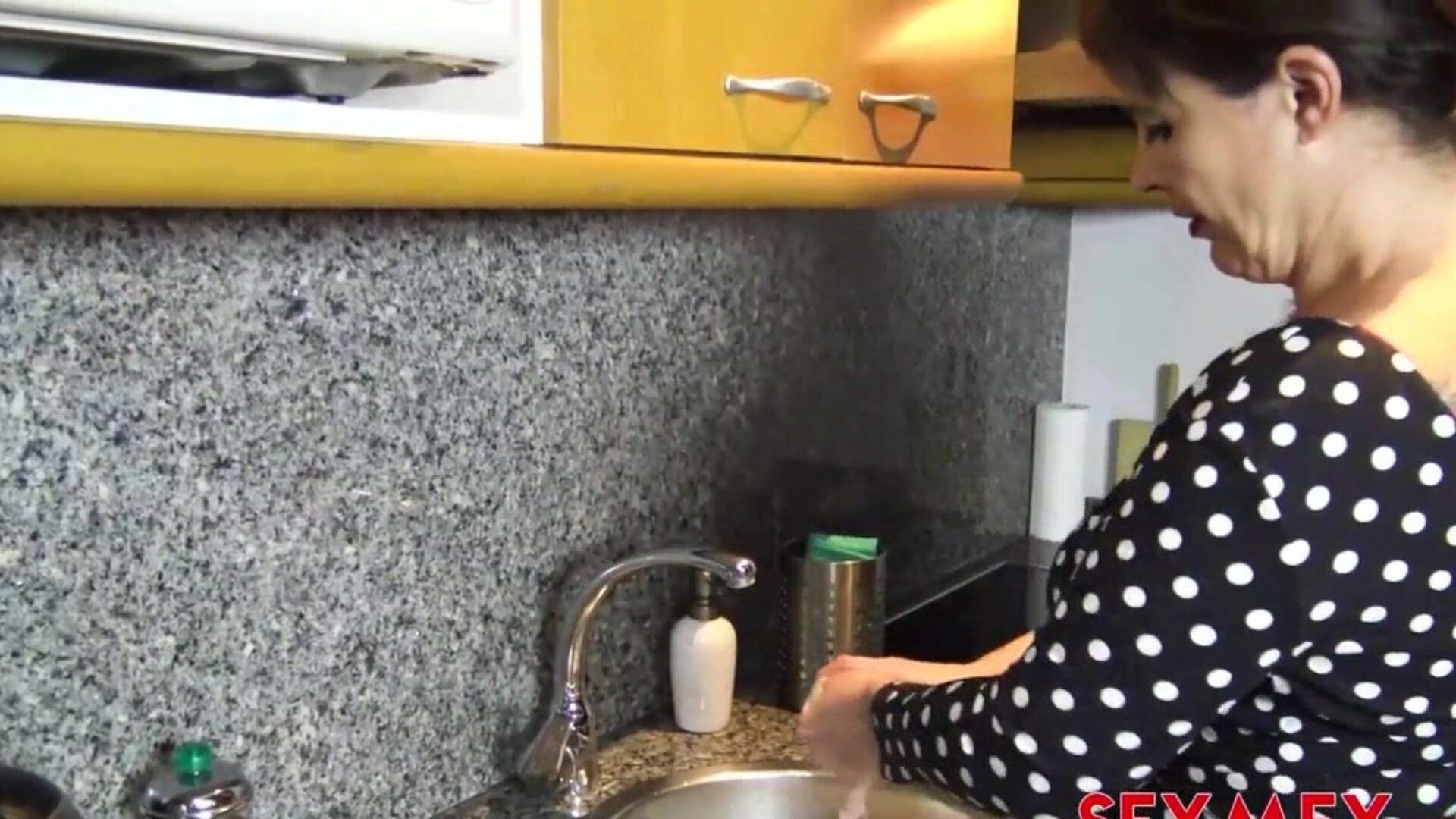 MONTSE SWINGER - HORNY HOUSEWIFE