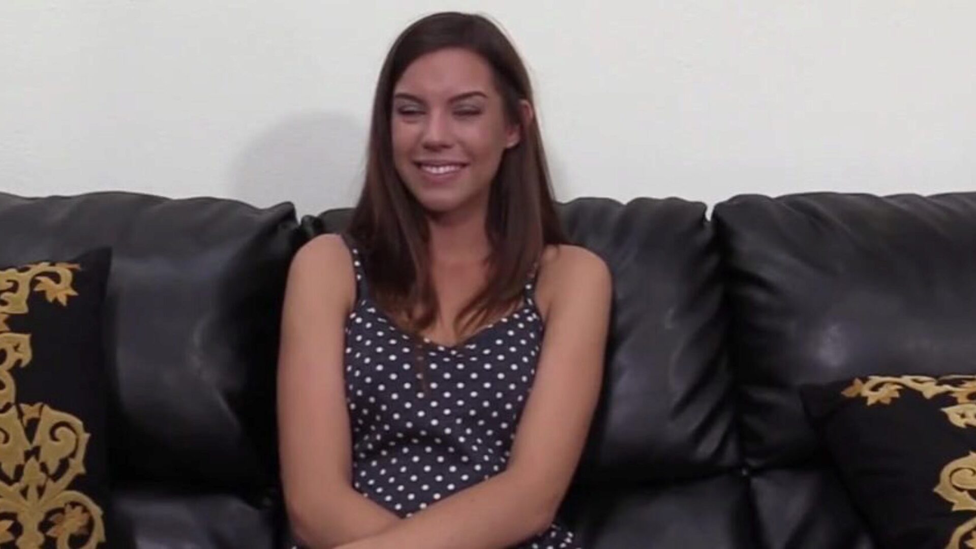 Nubile non-professional Eva ass creamed on the audition sofa