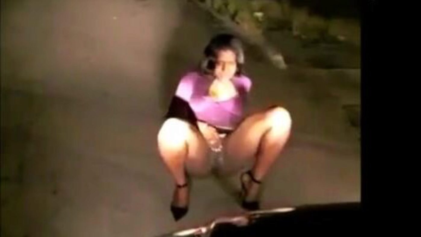 Hawt Gal Outside Squirtin On Car Out N The Street At Nite (GET TO SEE)