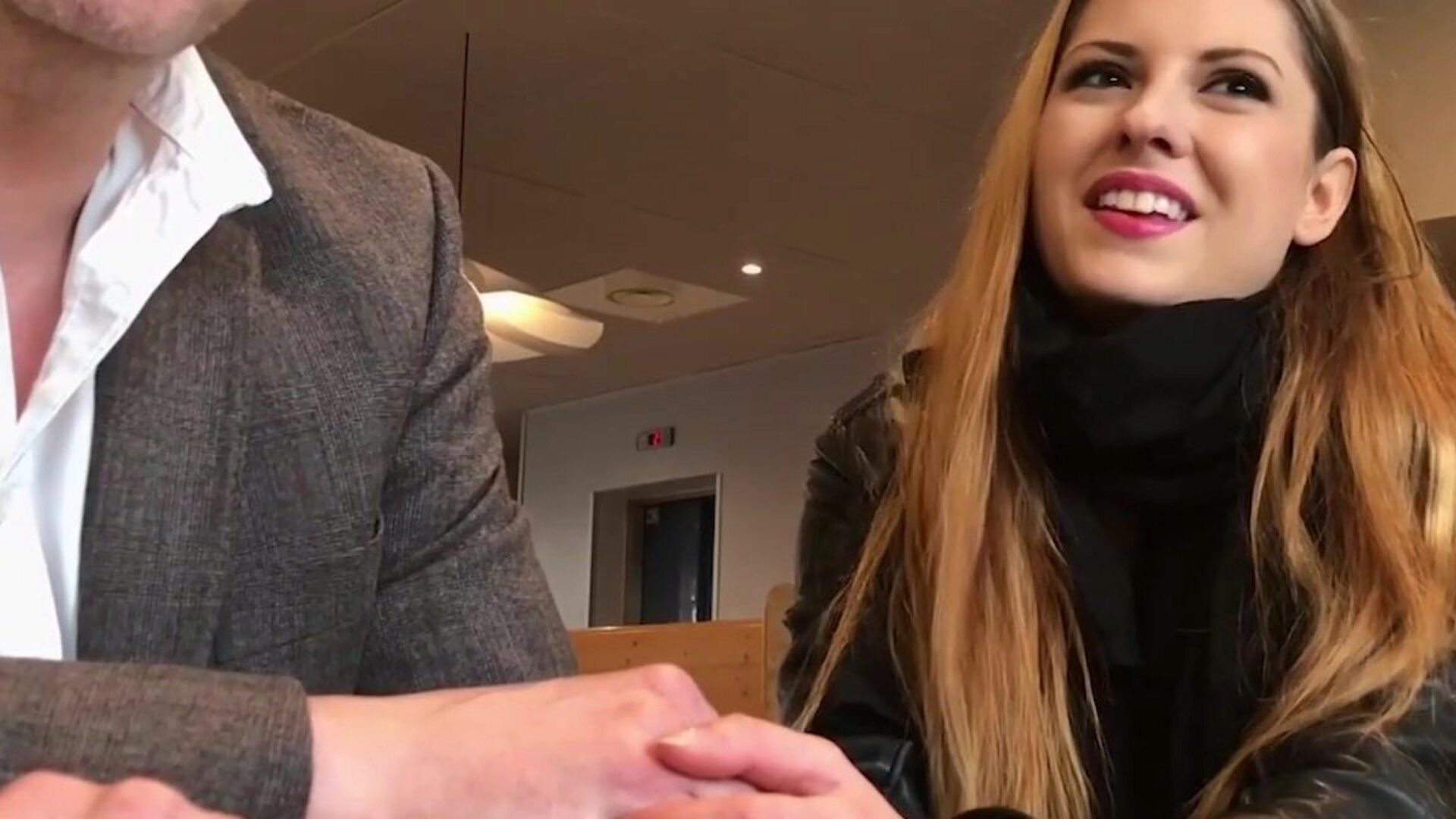 åh oui baise moi fort!  une salope de tyve ans se fait baiser